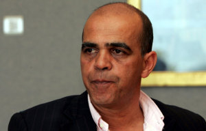 KADER ARIF VOUS ETES DÉJÀ INVISIBLE NE DEVENEZ PAS INDESIRABLE ! 