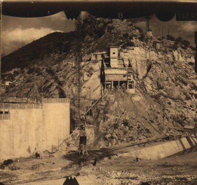 Barrage en construction-côté rive droite