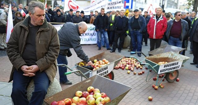 Polish farmers and horticulturists protest in Warsaw Polish farmers and horticulturists protest in Warsaw